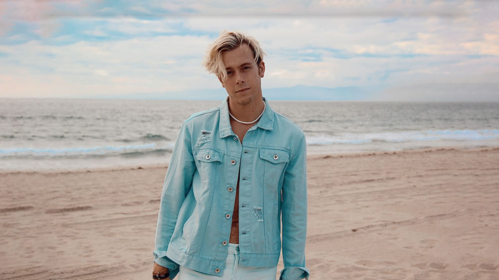 Riker Lynch Releases New Diane WarrenPenned Track "Remedy" R o c k