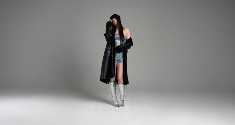 COURTNEY HADWIN ANNOUNCES DEBUT ALBUM 'LITTLE MISS JAGGED' - R o c k 'N' L o a d